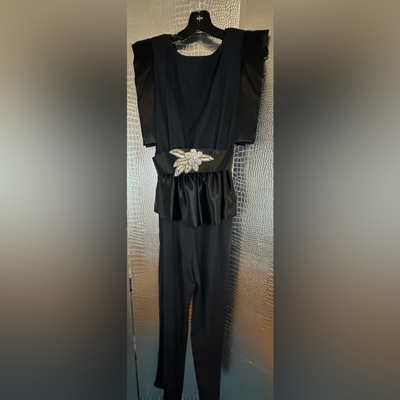 Act 1 Elegant Vintage Black Jumpsuit with Embellished Belt - Picture 3 of 16
